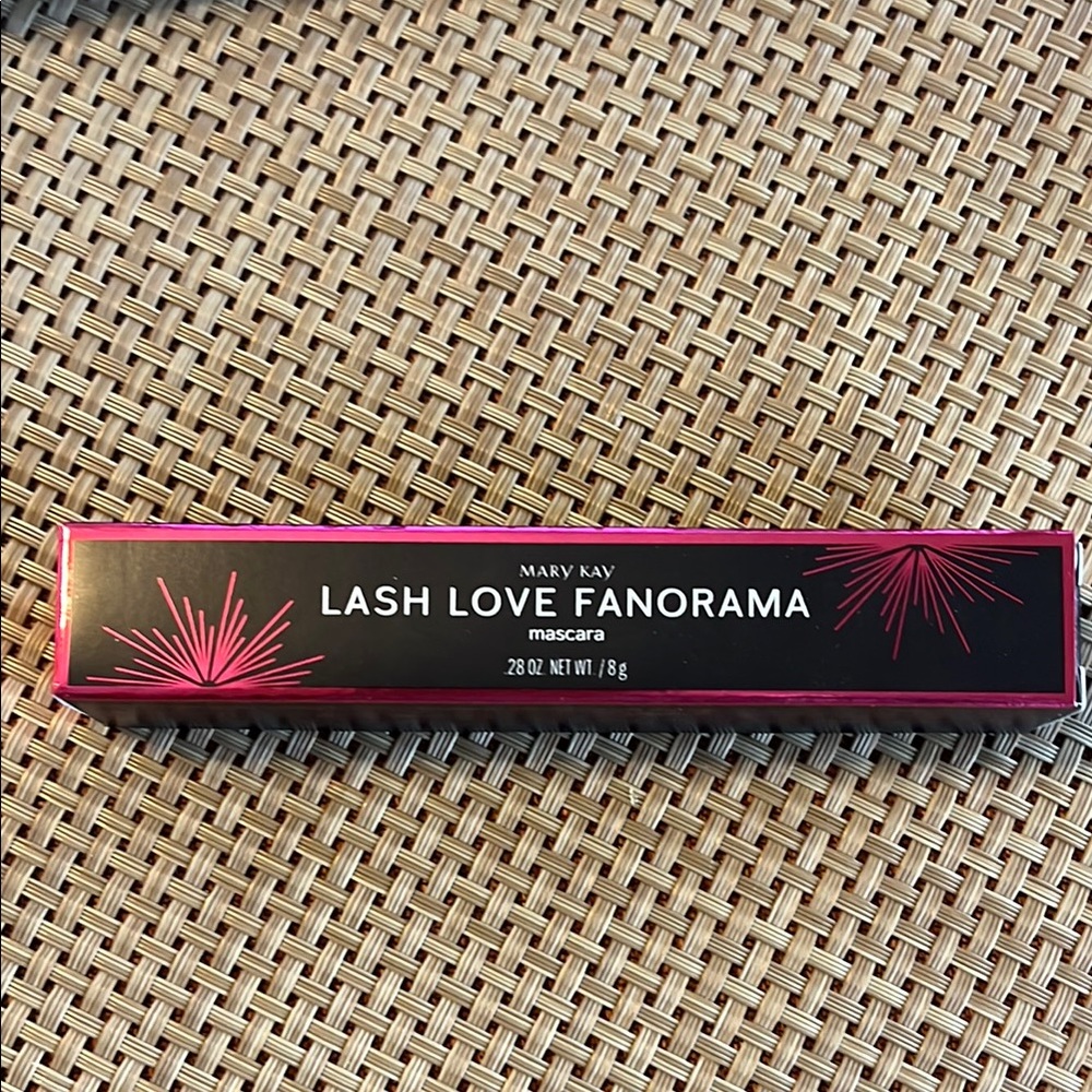Mary Kay Lash Love Fanorama Mascara - Black